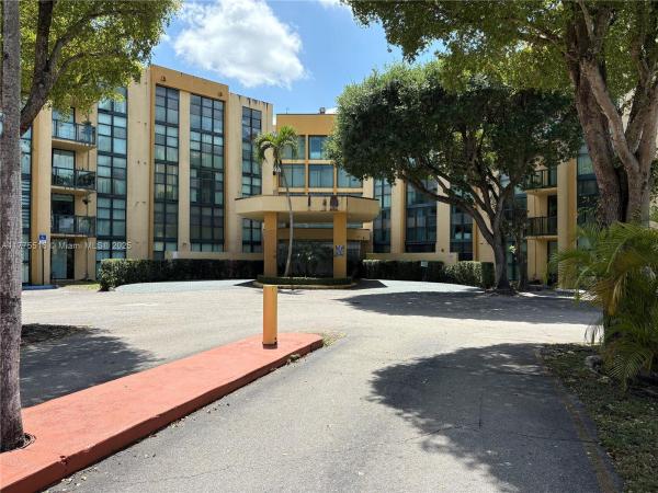 INTERNATIONAL PARK CONDO