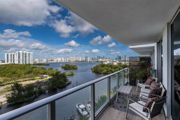 THE HARBOUR NORTH CONDO