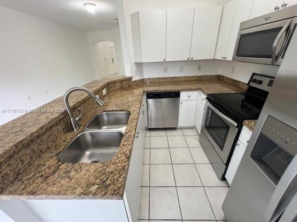 LEEWARD AT ISLANDS AT DOR