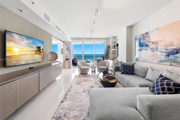 MOSAIC ON MIAMI BEACH CON