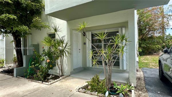 ALHAMBRA MANORS CONDO