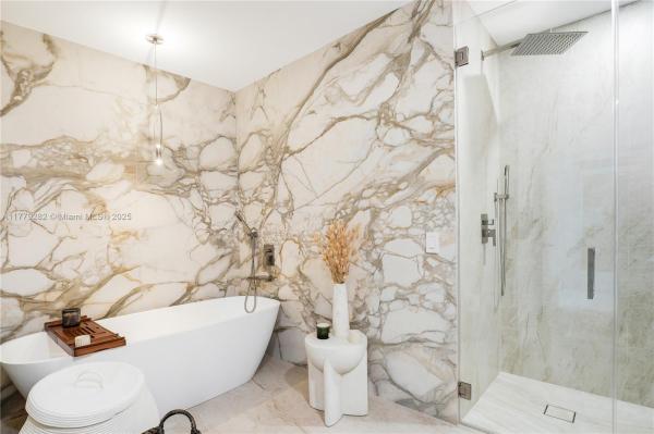 950 BRICKELL BAY DR #5608, MIAMI, FL 33131