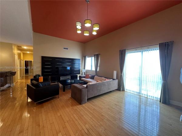 COLONNADE AT DADELAND SE