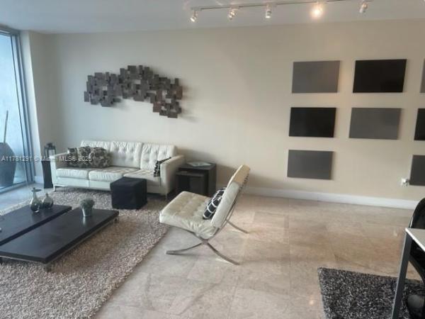 JADE RESIDENCES AT BRICKE