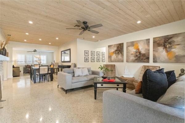 CENTRAL GOLF SEC OF HOLLY