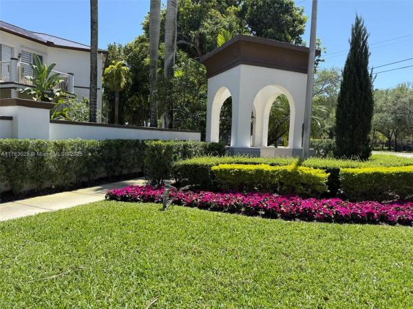 COURTYARDS ONE CONDO
