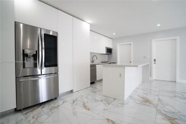 VENETIAN PALMS CONDO