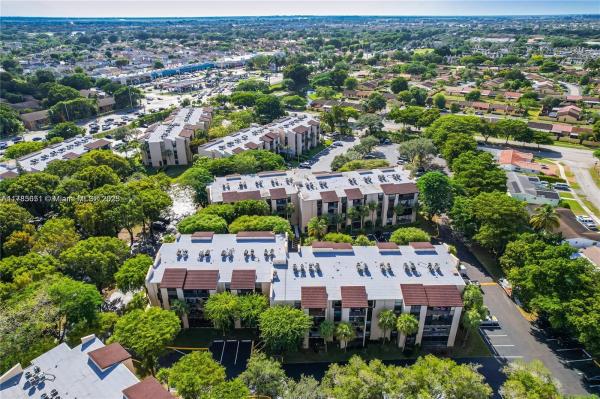 PROMENADE AT KENDALE LAKE