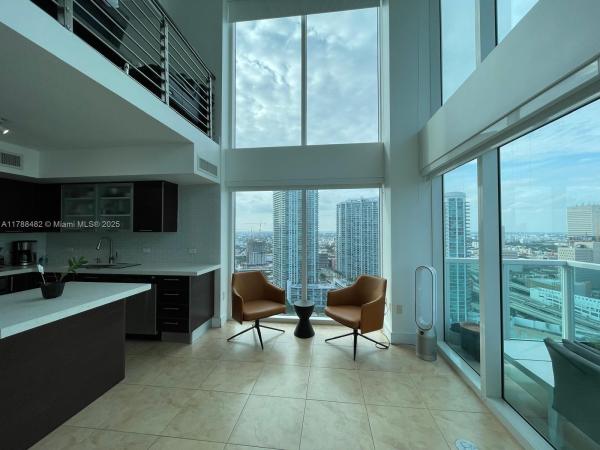 BRICKELL ON THE RIVER S T