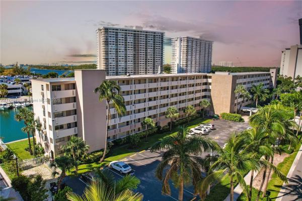 KINGS POINT IMPERIAL COND