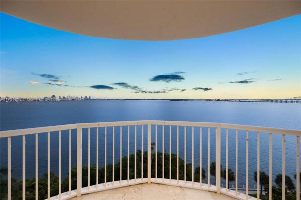 BAYSHORE PLACE CONDO