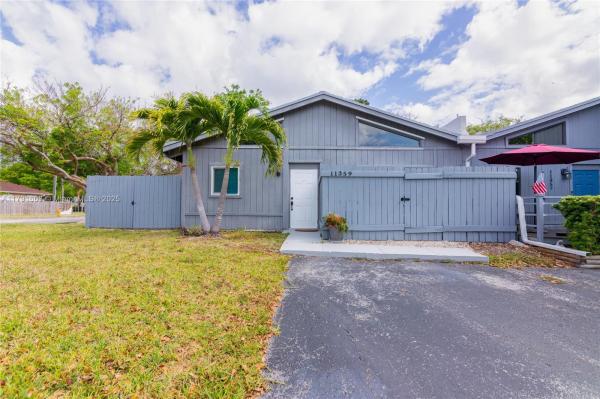 KILLIAN PINES TOWNHOUSES