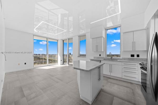 DUO CONDOMINIUM WEST