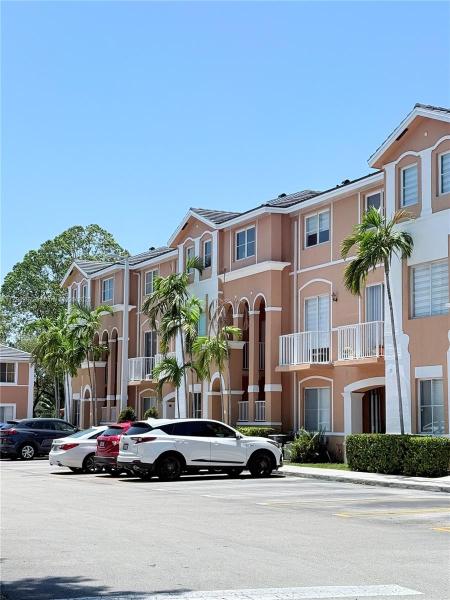 SHOMA HOMES AT COUNTRY CL