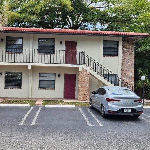 UNIVERSITY CLUB CONDO