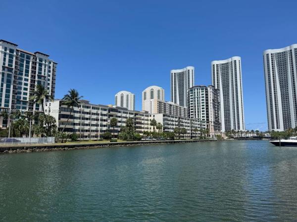 300 BAYVIEW DR #511, SUNNY ISLES BEACH, FL 33160
