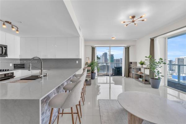 QUANTUM ON THE BAY CONDO