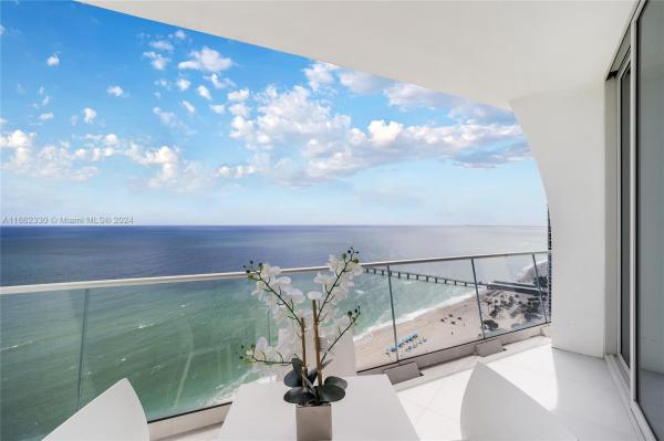 16901 COLLINS AVE #2104, SUNNY ISLES BEACH, FL 33160