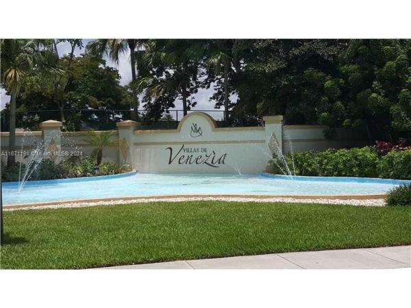 VILLAS DE VENEZIA CONDO