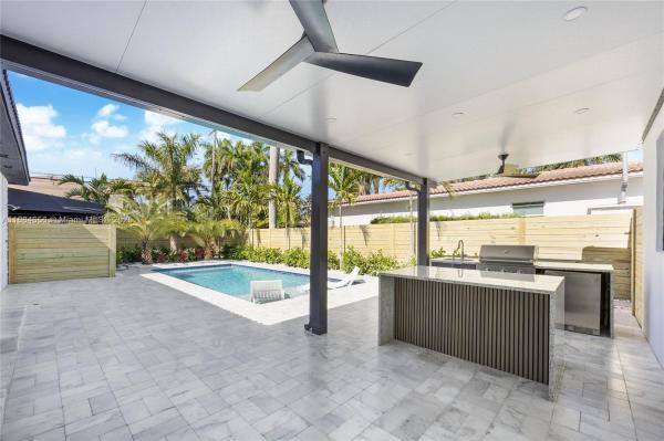 HOLLYWOOD LAKES SECTION