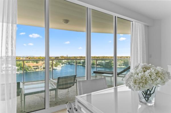HAMPTONS SOUTH CONDO
