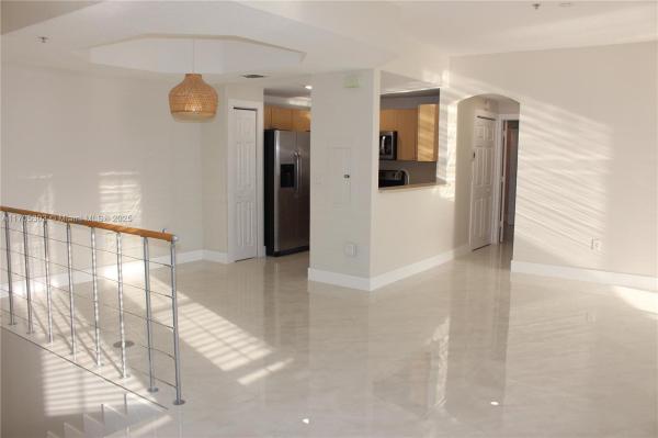 THE COURTS AT DORAL ISLES