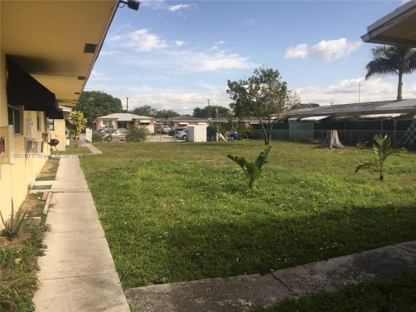 Hollywood Little Ranches