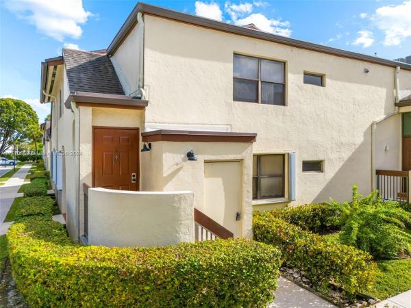 GARDENS AT PEMBROKE LAKES