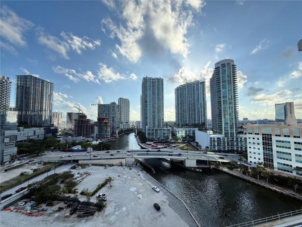 BRICKELL ON THE RIVER N T