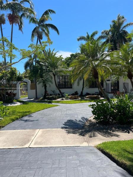 HOLLYWOOD LAKES SECTION