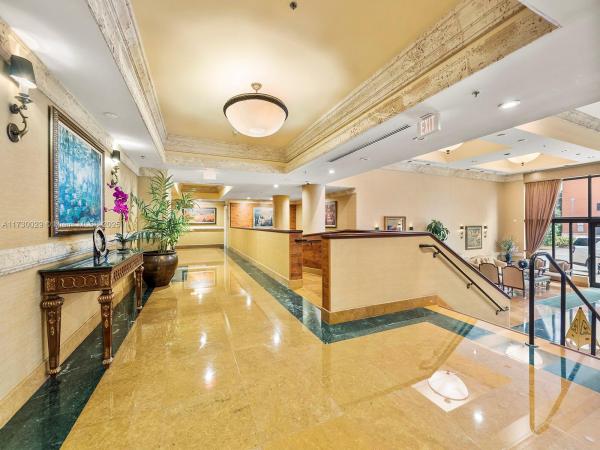 COLONNADE AT DADELAND