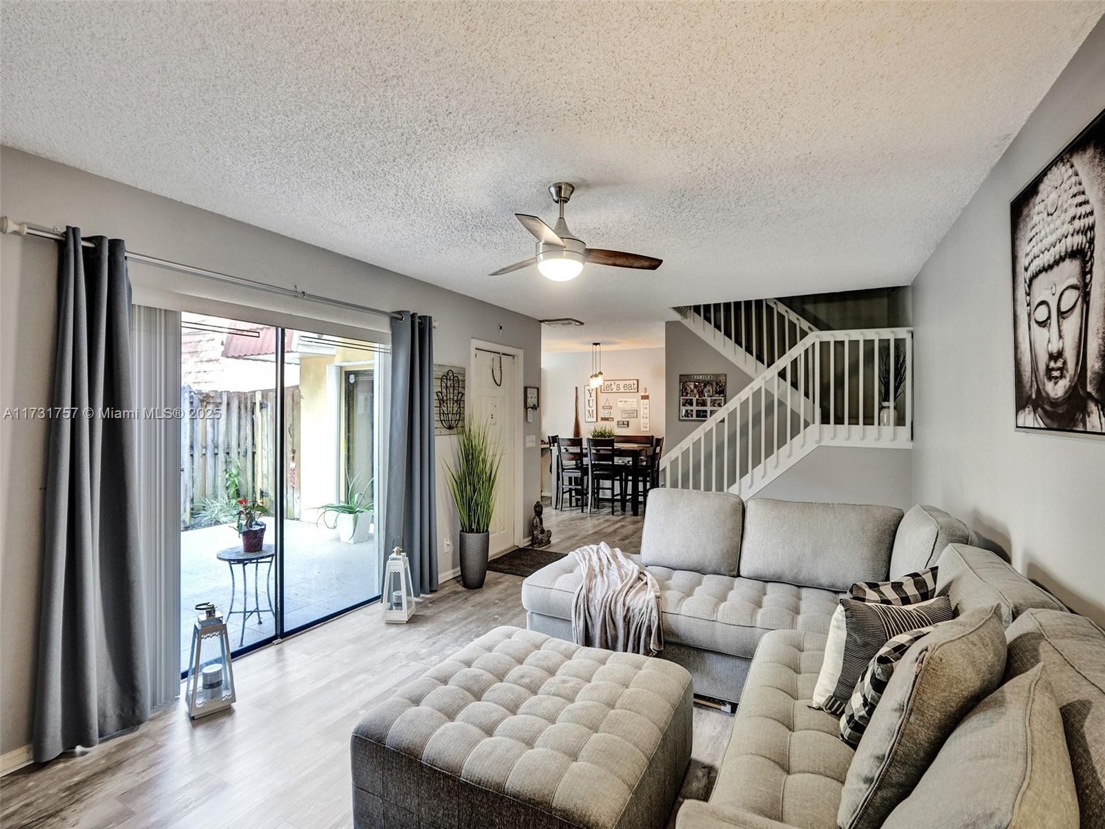 Waterford Courtyard - фото