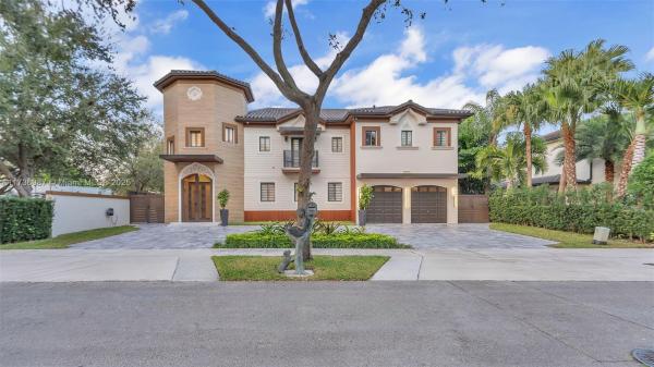 CASTLES AT WEST LAKES