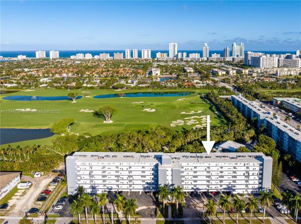 FAIRWAYS ROYALE CONDO