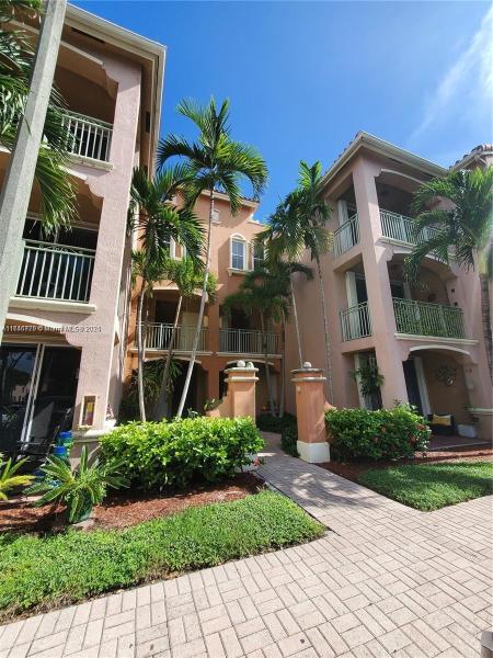 THE COURTS AT DORAL ISLES