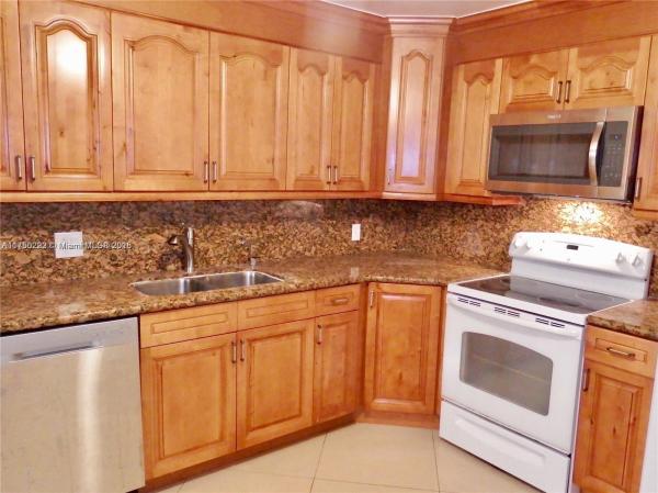 HALLANDALE GARDENS CONDO