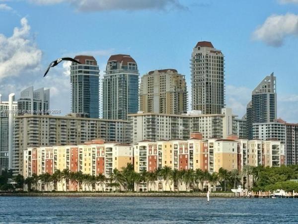17145 N BAY RD #4105, SUNNY ISLES BEACH, FL 33160
