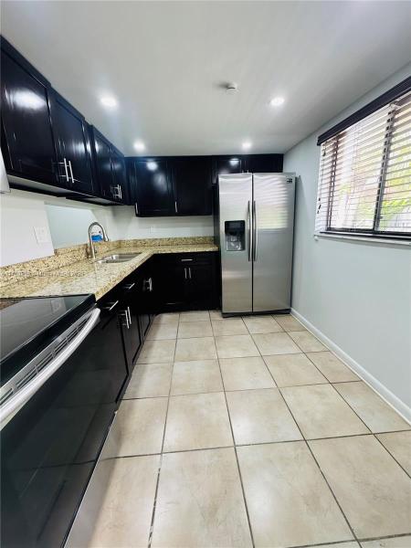 HORIZONS WEST CONDO #9