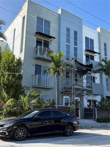 URBAN VILLAGE AT 5TH AVE