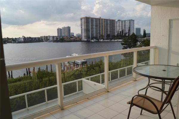 17050 N BAY RD #407, SUNNY ISLES BEACH, FL 33160