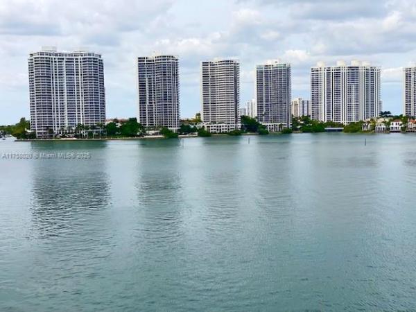 FAIRVIEW HOUSE CONDO