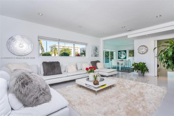 THE MARSEILLES CONDO