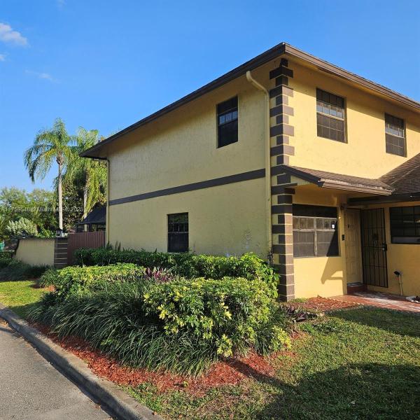 TOWNHOMES OF MONTEREY