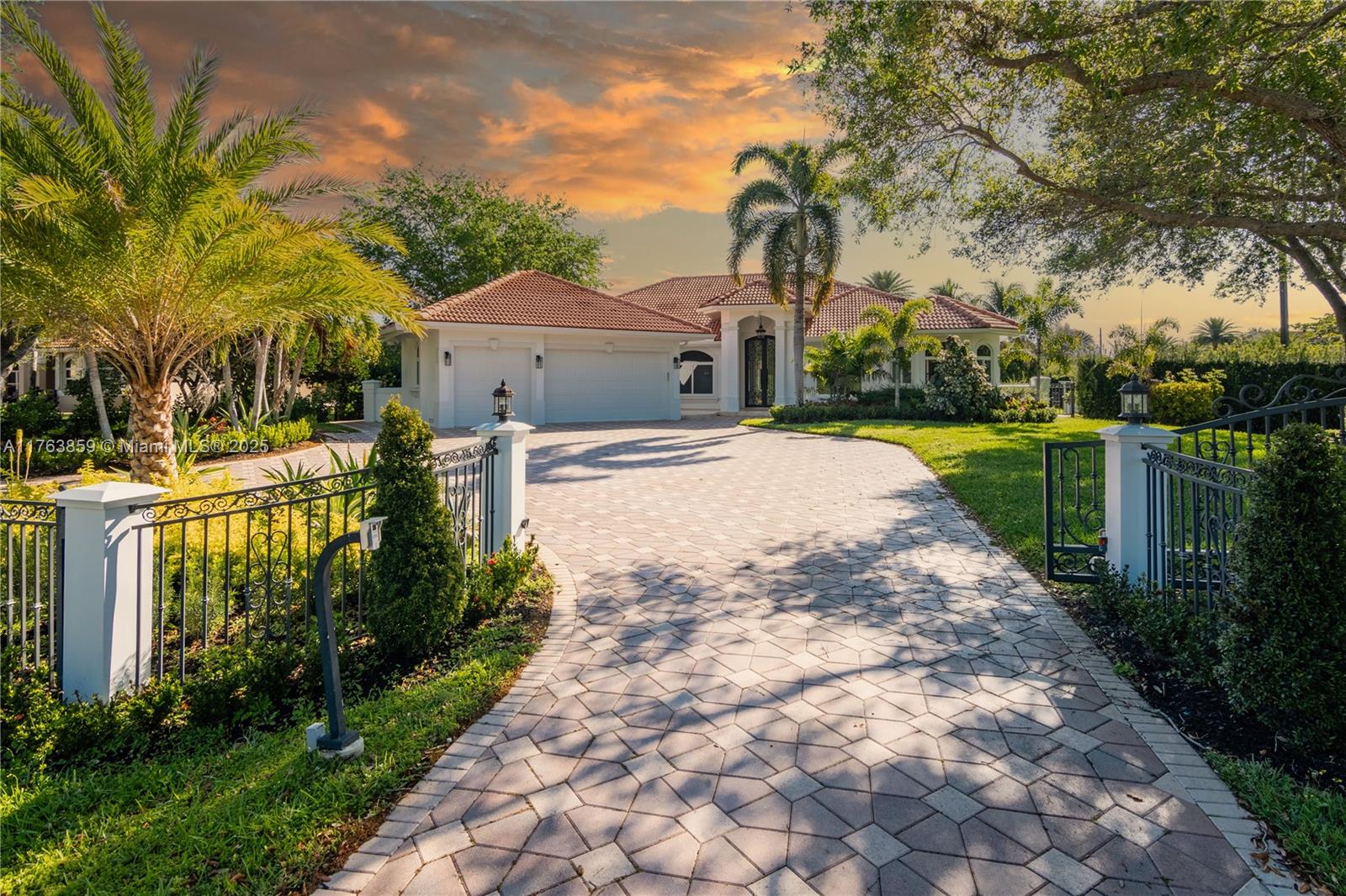 PLANTATION OAKS EAST - фото