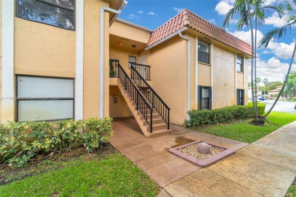 BANYAN TREE FIVE CONDO