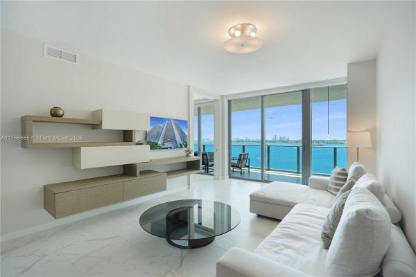 PARAISO BAY CONDO