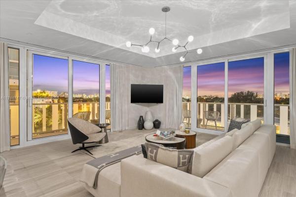 RITZ-CARLTON RESIDENCES