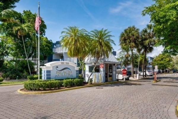 THE BEACH CLUB AT FONTAIN