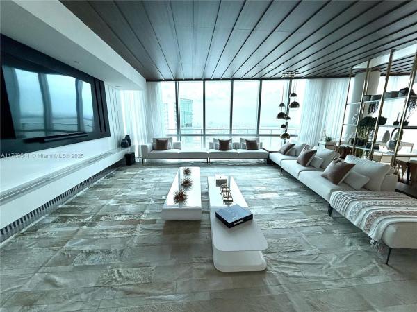 851 NE 1ST AVE #4811, MIAMI, FL 33132