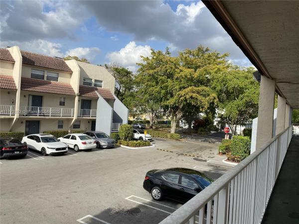 CORAL SPRINGS ESTATE TOWN